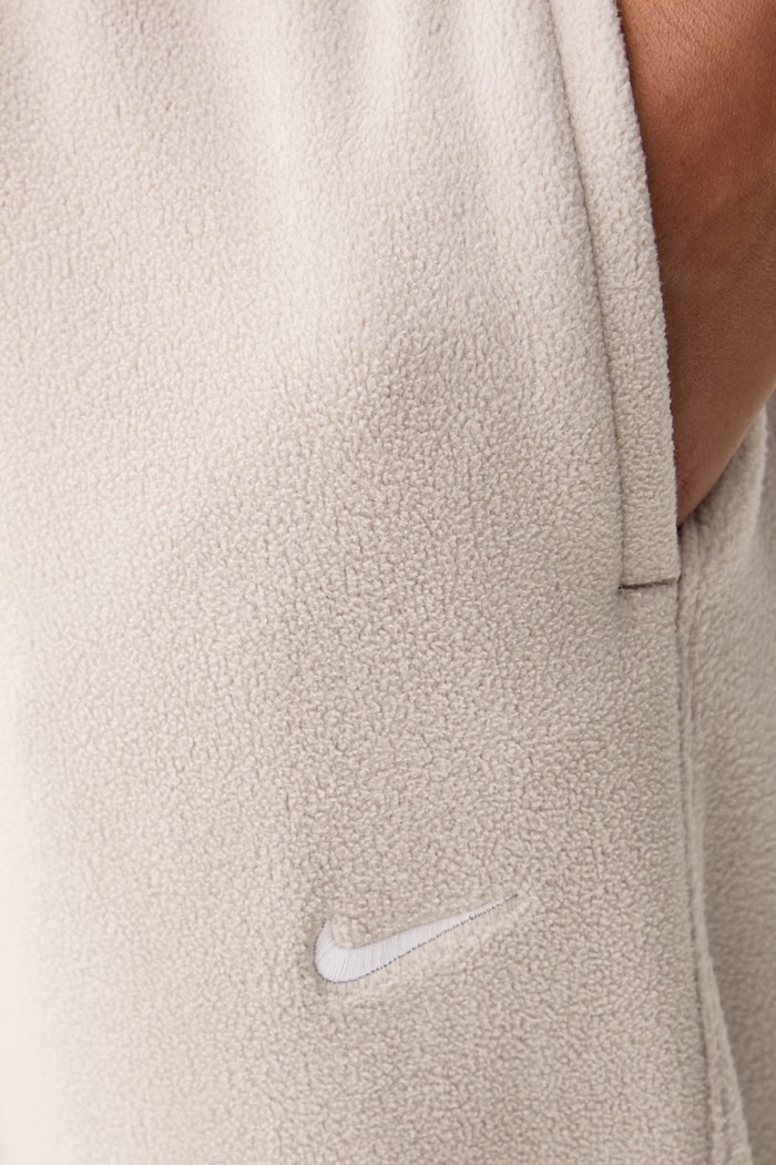 Spodnie joggery damskie polarowe Nike One Therma-FIT Nike IO1050.236 beżowy