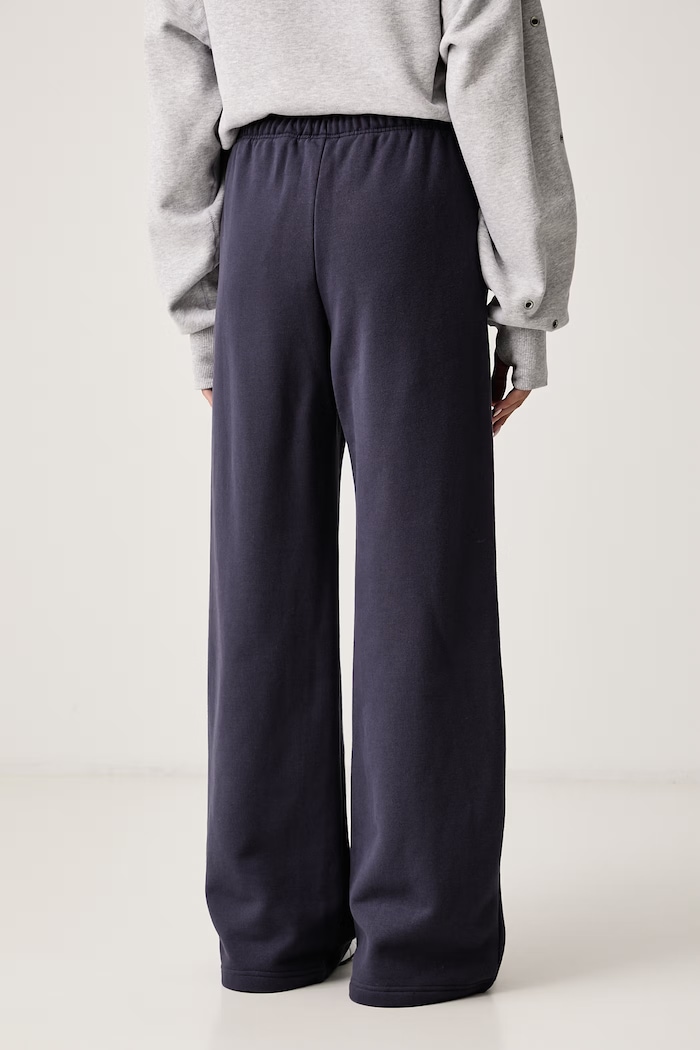 Oblačila Nike Sportswear Trenirka ženska z bombažem Studio Fleece IX7048.013 modra