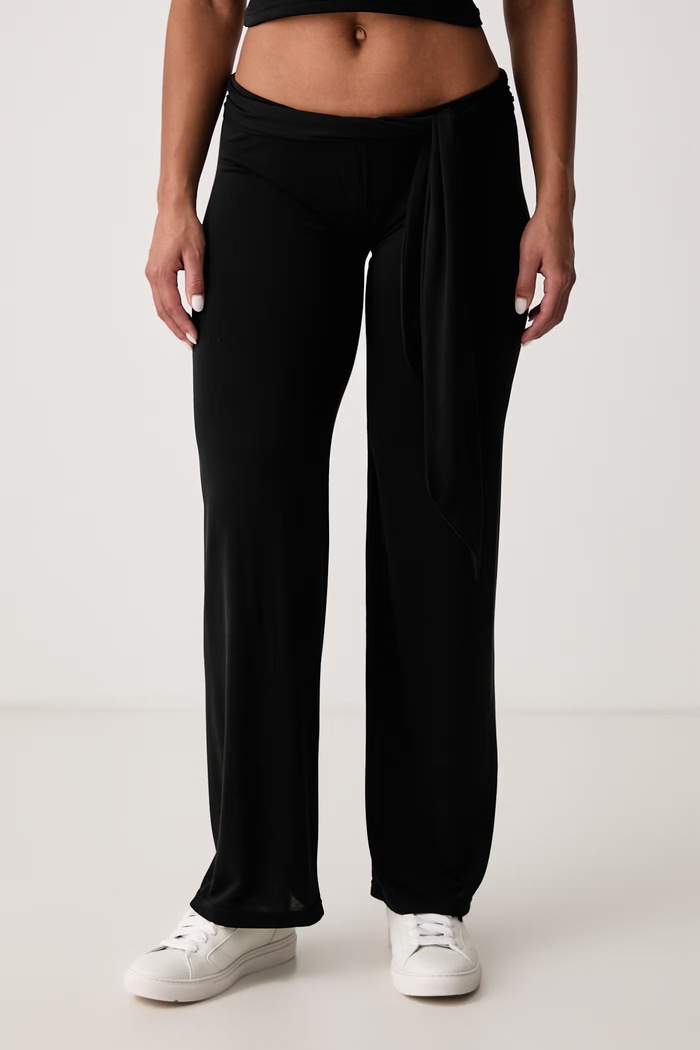 Juicy Couture Flare hlače ženske z viskozo EMERSON BELTED STRAIGHT črna JCWFE226332