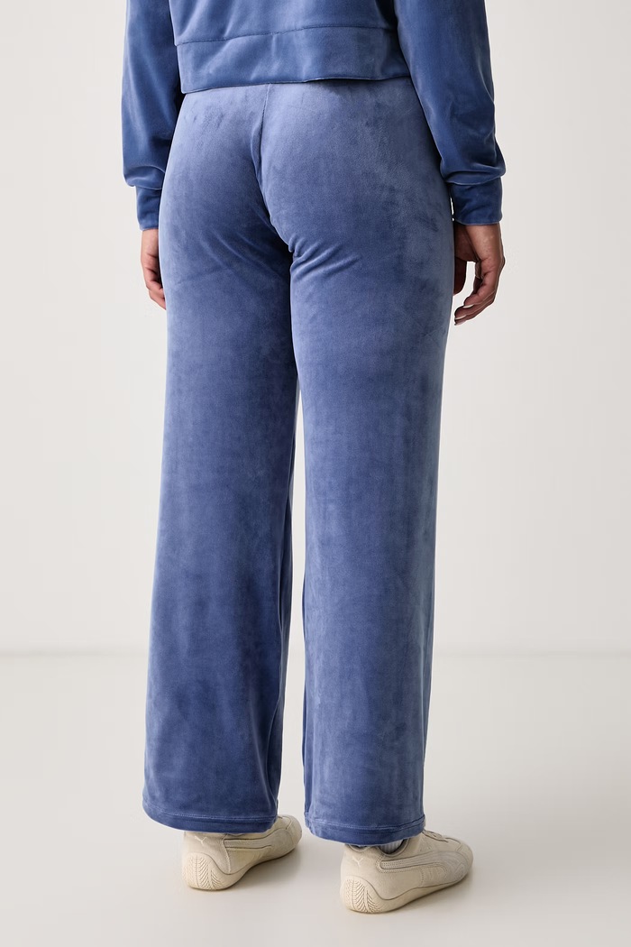 Odzież Juicy Couture Spodnie dresowe damskie OLD GOTHIC OG STRAIGHT JCWBJ226334 niebieski