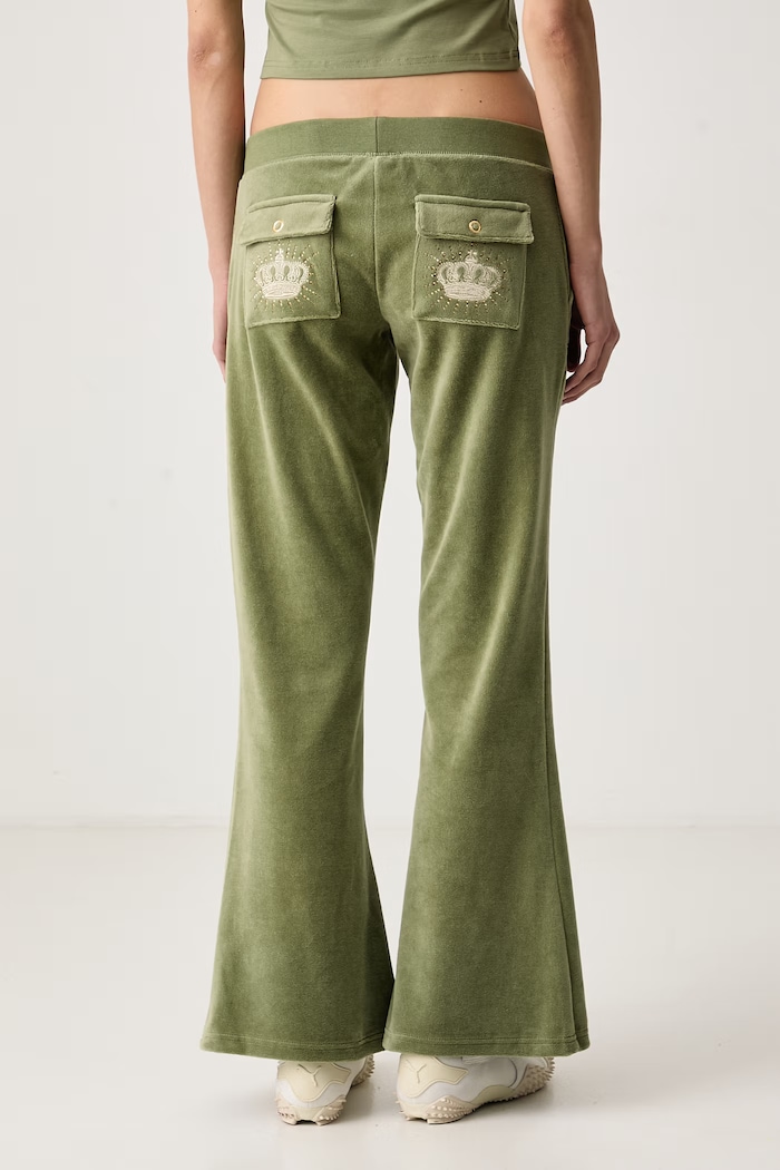 Дрехи Juicy Couture Разкроен панталон дамски с памук REGAL REBELLE CAISA ULTRA LOW RISE JCGBJ226012 зелен