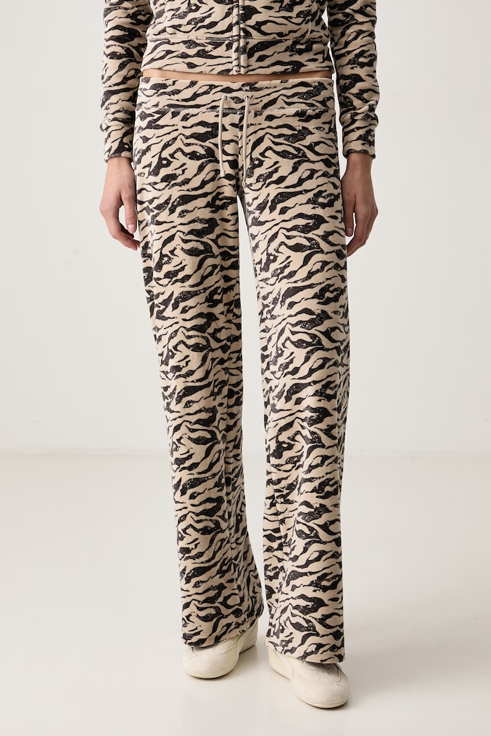 Juicy Couture Pantaloni straight da donna con cotone CAMO ZEBRA WASHED OG STRAIGHT beige JCDBJ126962A