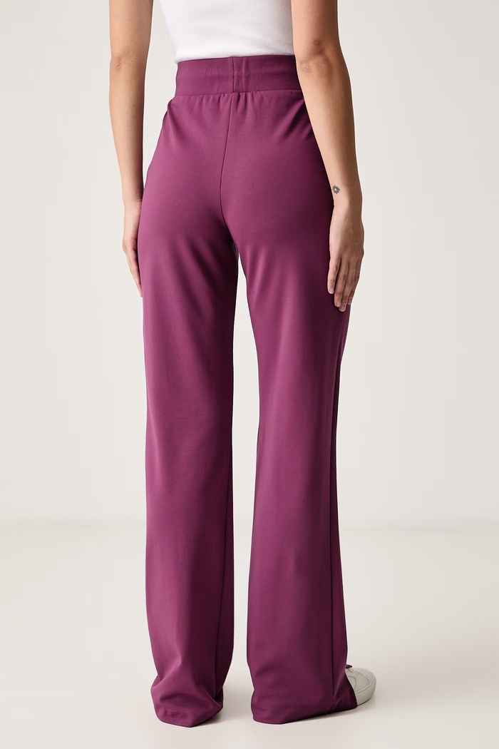 Odzież Karl Lagerfeld Jeans Spodnie straight damskie z wiskozą B4W10073 bordowy