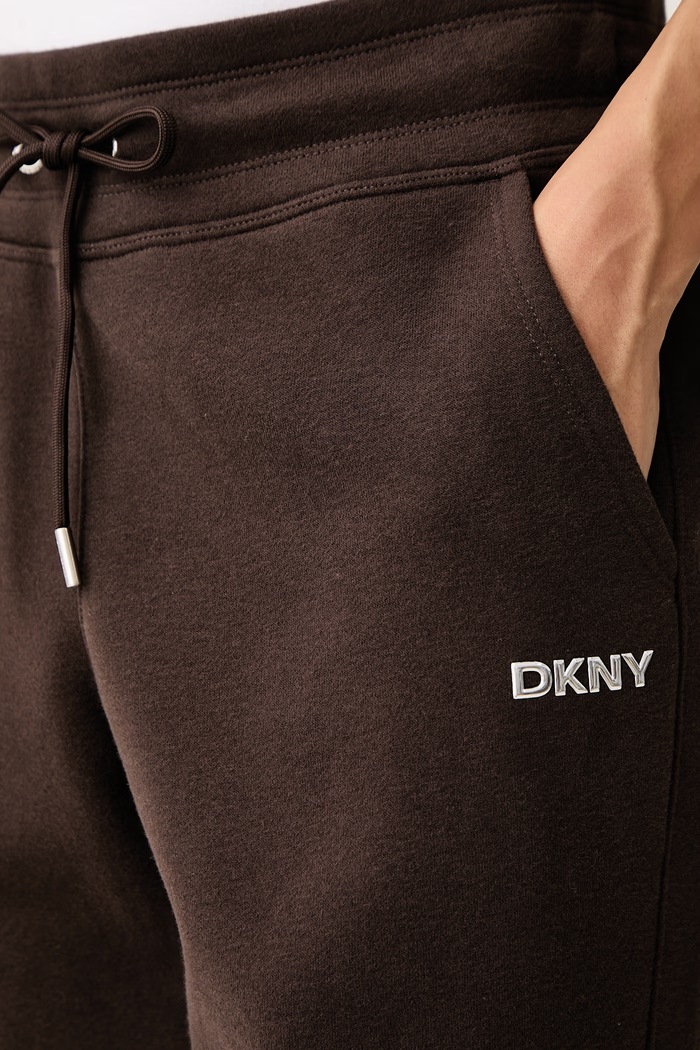 Spodnie dresowe damskie z bawełną DKNY DP6P3801 brązowy