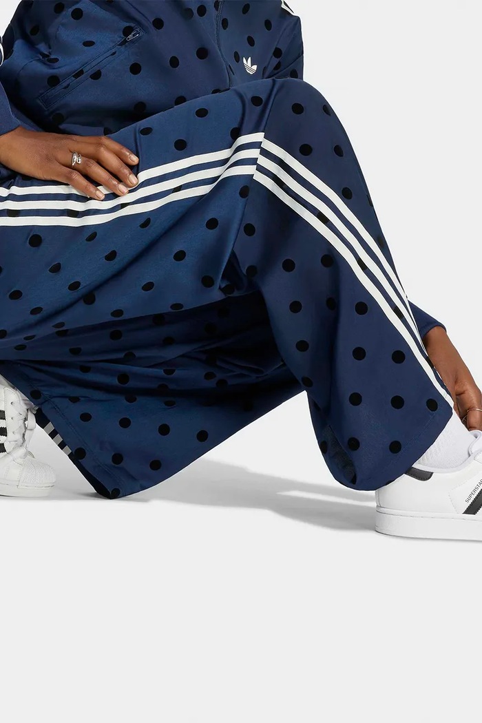 Spodnie wide leg damskie Wide Leg Polka Dots adidas Originals granatowy LI2844