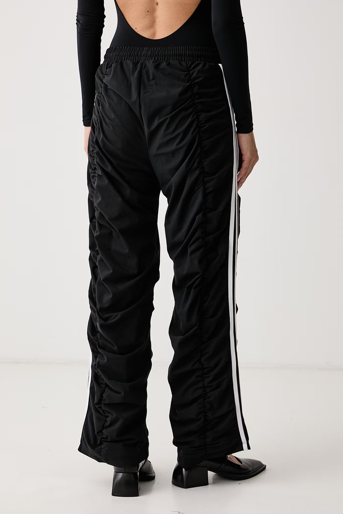 Odjeća adidas Originals Donji dio trenirke za muškarce Adilenium Season 6 Ruffled LH1930 crna