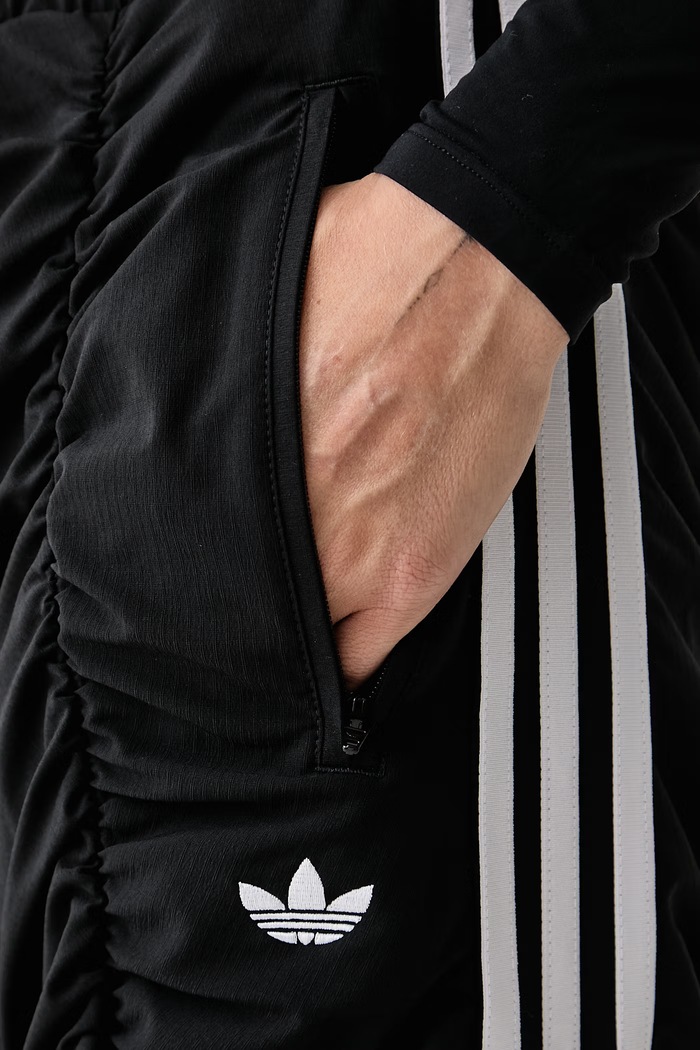 Donji dio trenirke za muškarce Adilenium Season 6 Ruffled adidas Originals crna LH1930
