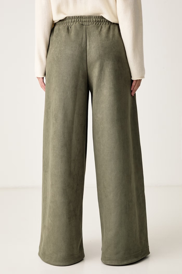 Odzież adidas Originals Spodnie wide leg damskie z imitacji zamszu Adilenium Season 6 Faux Suede LH1927 zielony