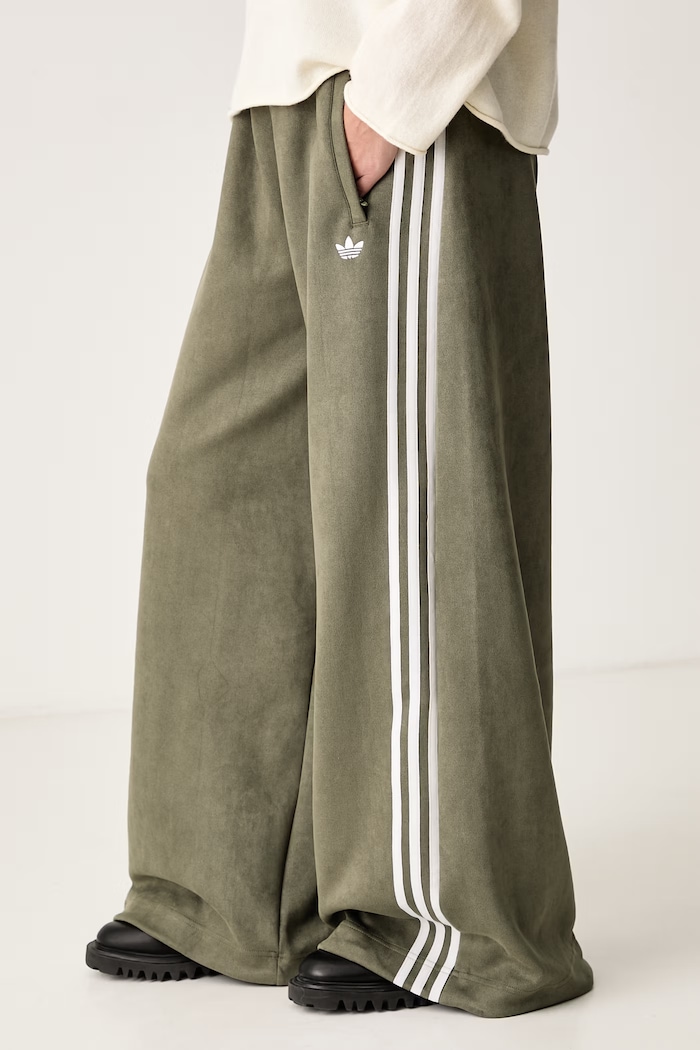 Spodnie wide leg damskie z imitacji zamszu Adilenium Season 6 Faux Suede adidas Originals LH1927 zielony