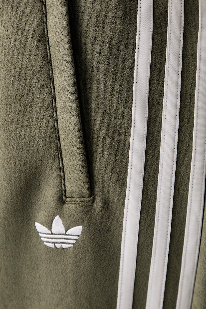 Spodnie wide leg damskie z imitacji zamszu Adilenium Season 6 Faux Suede adidas Originals zielony LH1927