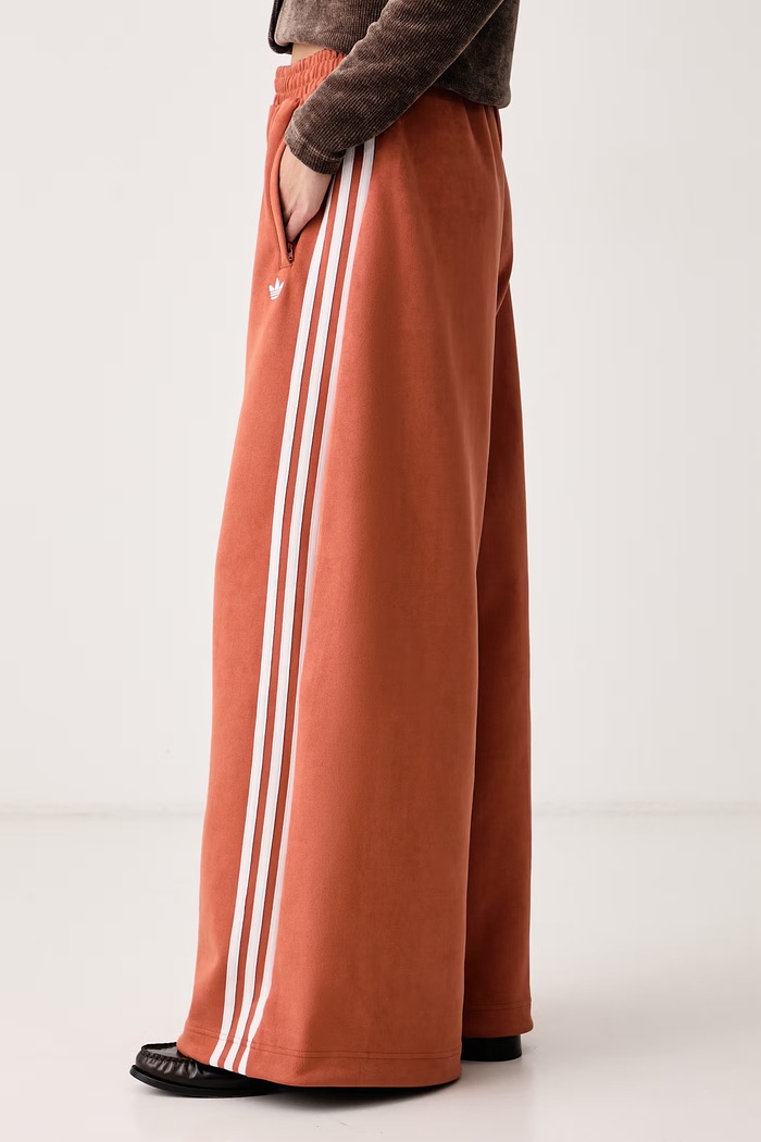 Spodnie dresowe damskie Adilenium Season 6 Faux Suede adidas Originals LH1926 pomarańczowy