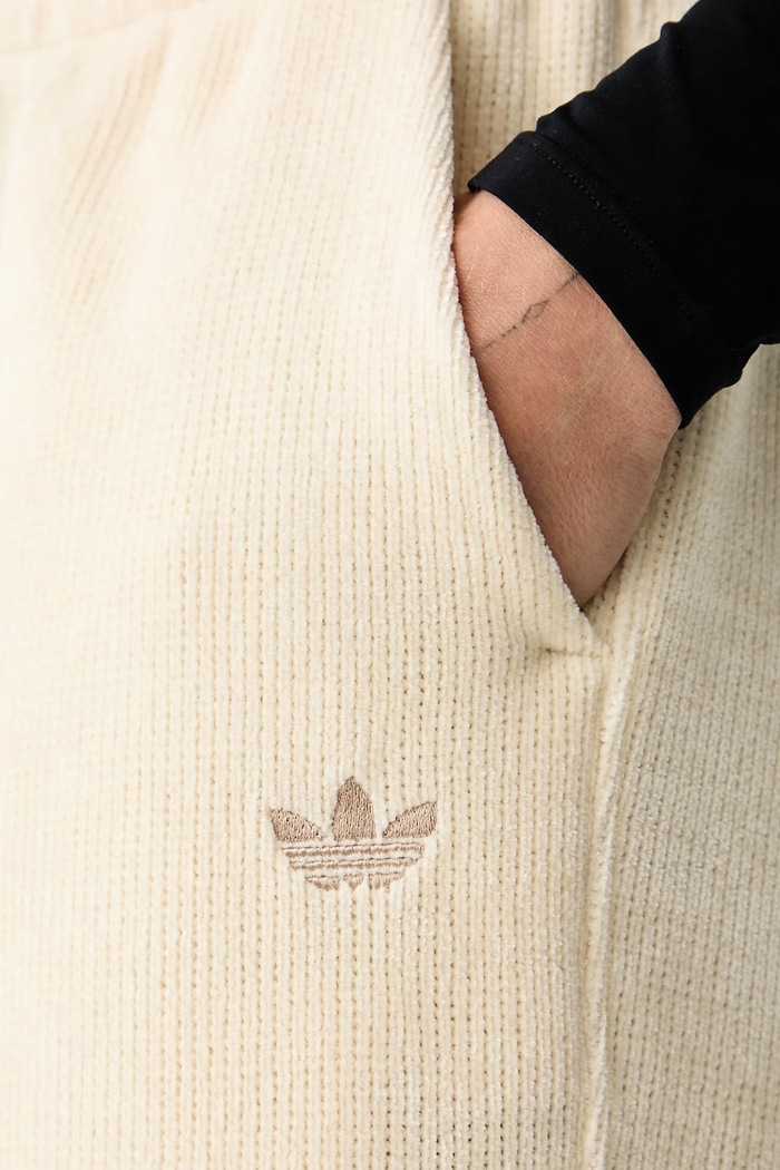 Teplákové nohavice dámske Chenille adidas Originals LF6579 béžová