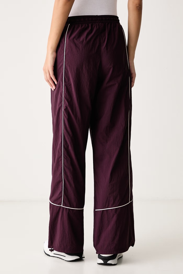 Odzież Under Armour Spodnie dresowe damskie Unstoppable 6013530 bordowy