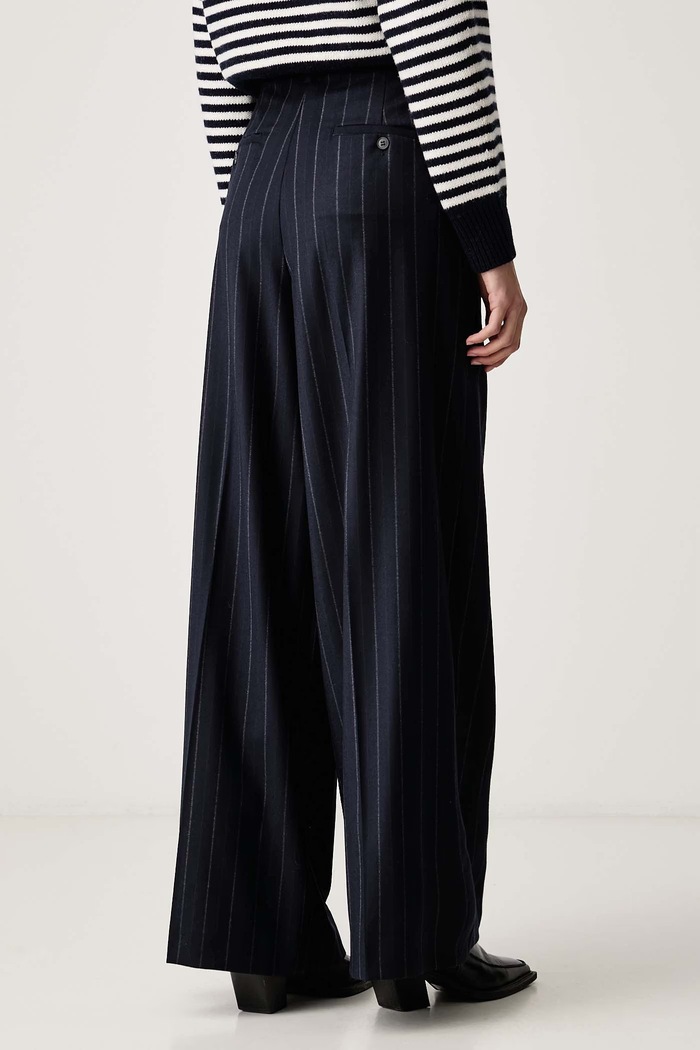 Odzież Weekend Max Mara Spodnie damskie z wełną WKDNEBBIE 2625136102600 granatowy