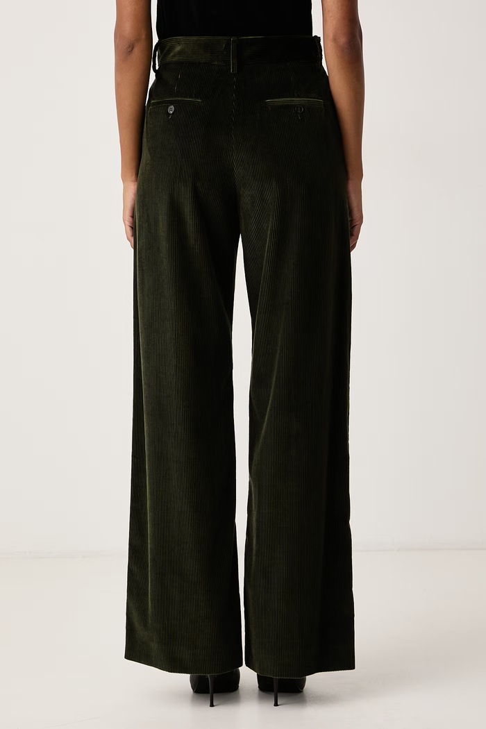 Odzież Weekend Max Mara Spodnie damskie sztruksowe WKDTANIA 2625136012600 zielony