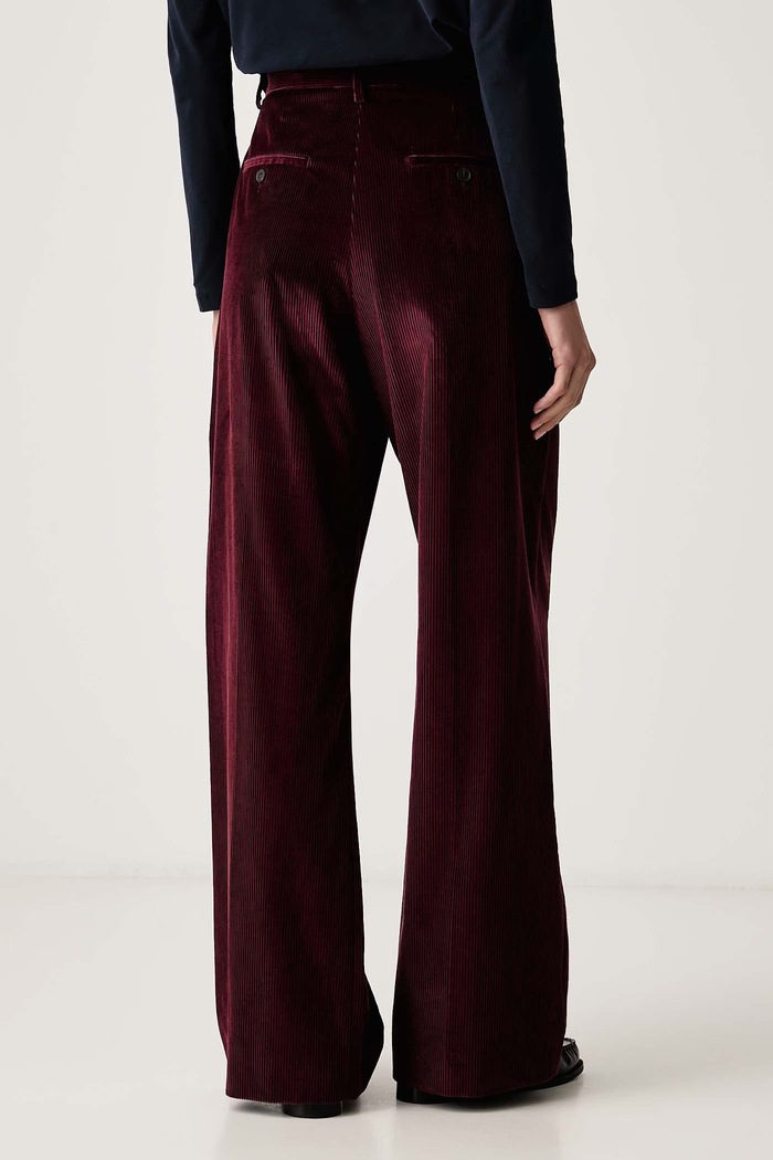 Odzież Weekend Max Mara Spodnie damskie sztruksowe WKDTANIA 2625136012600 bordowy