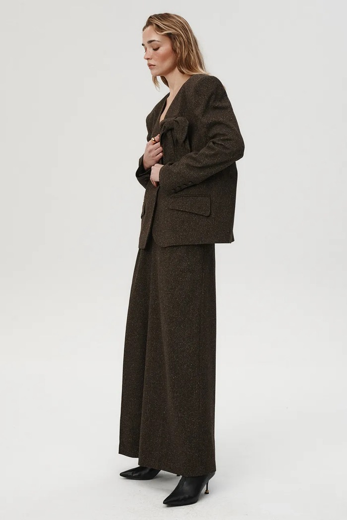 Undress Code Hlače za žene od vune Liberté 1361UC smeđa AW26