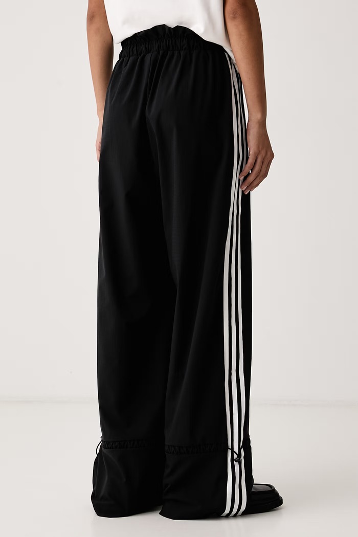 Odzież adidas Originals Spodnie dresowe damskie Micro Pleat Injection LG4283 czarny