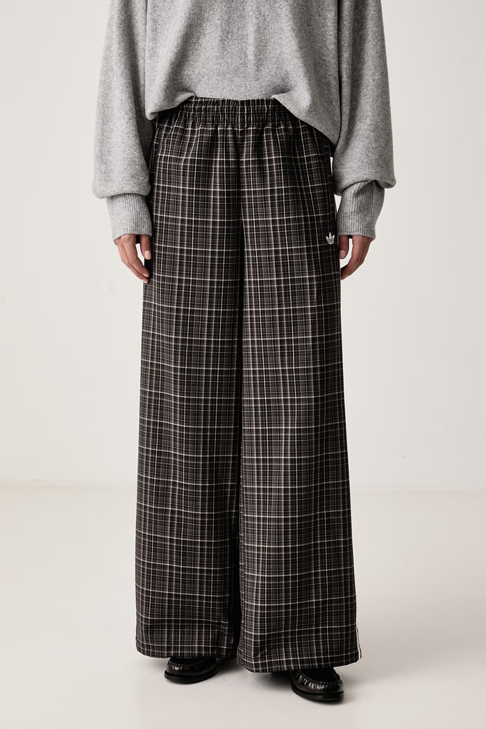 adidas Originals Pantaloni pentru femei Advanced Archive maro LG3958