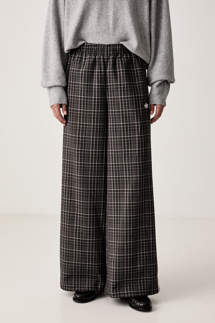 adidas Originals Pantaloni pentru femei Advanced Archive maro LG3958
