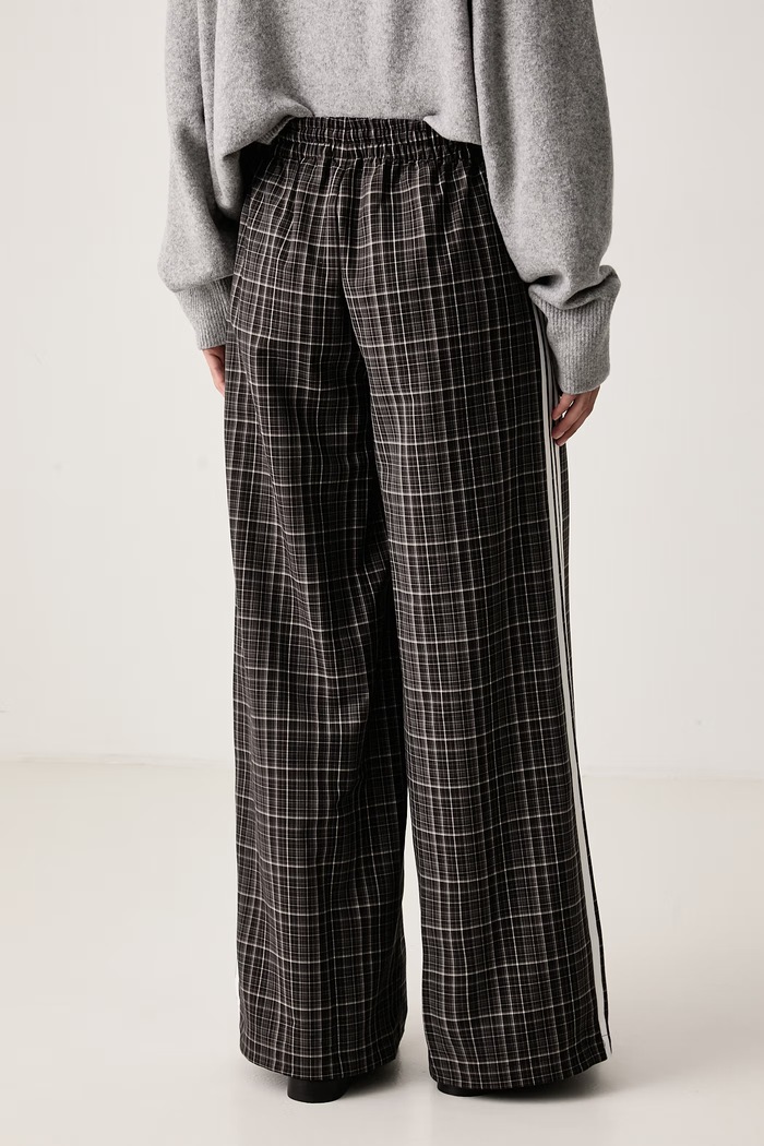 Îmbrăcăminte adidas Originals Pantaloni pentru femei Advanced Archive LG3958 maro