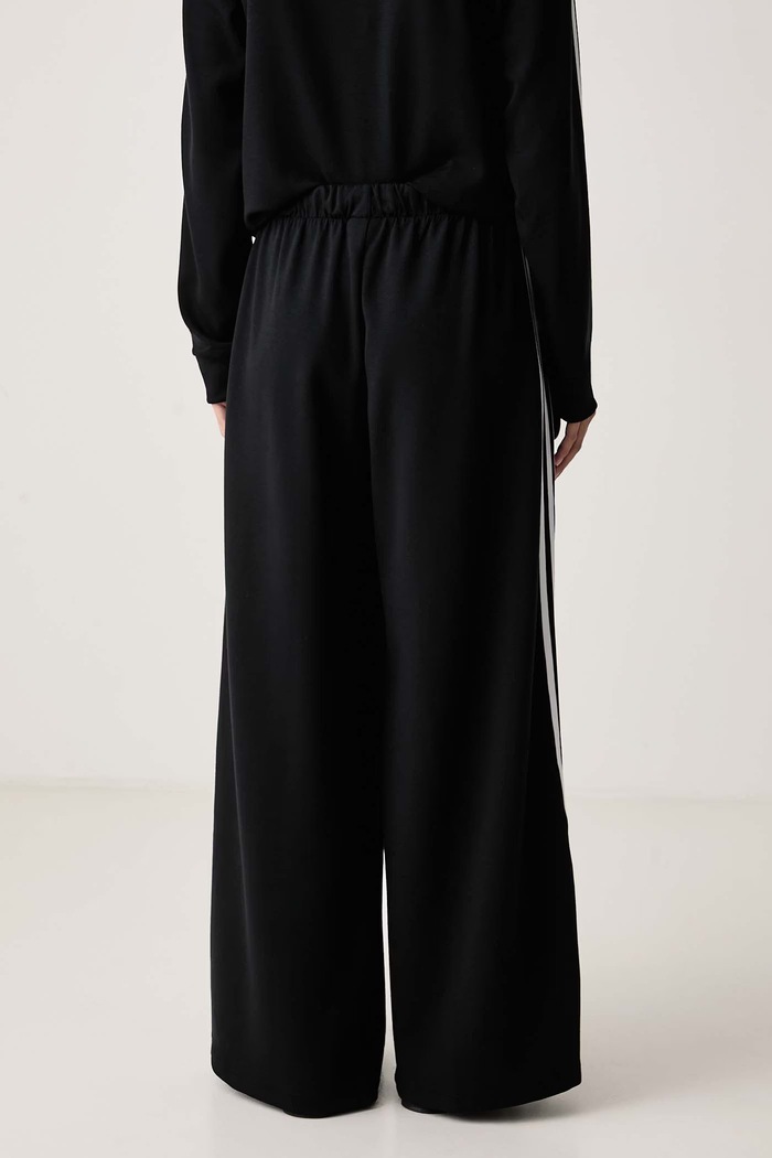 Odzież adidas Originals Spodnie dresowe damskie z wiskozą Adiluna Season 2 x Jennie LD8922 czarny