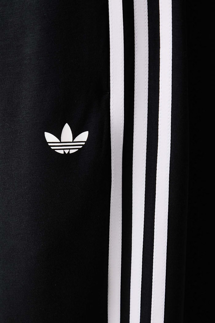 Spodnie dresowe damskie z wiskozą Adiluna Season 2 x Jennie adidas Originals czarny LD8922
