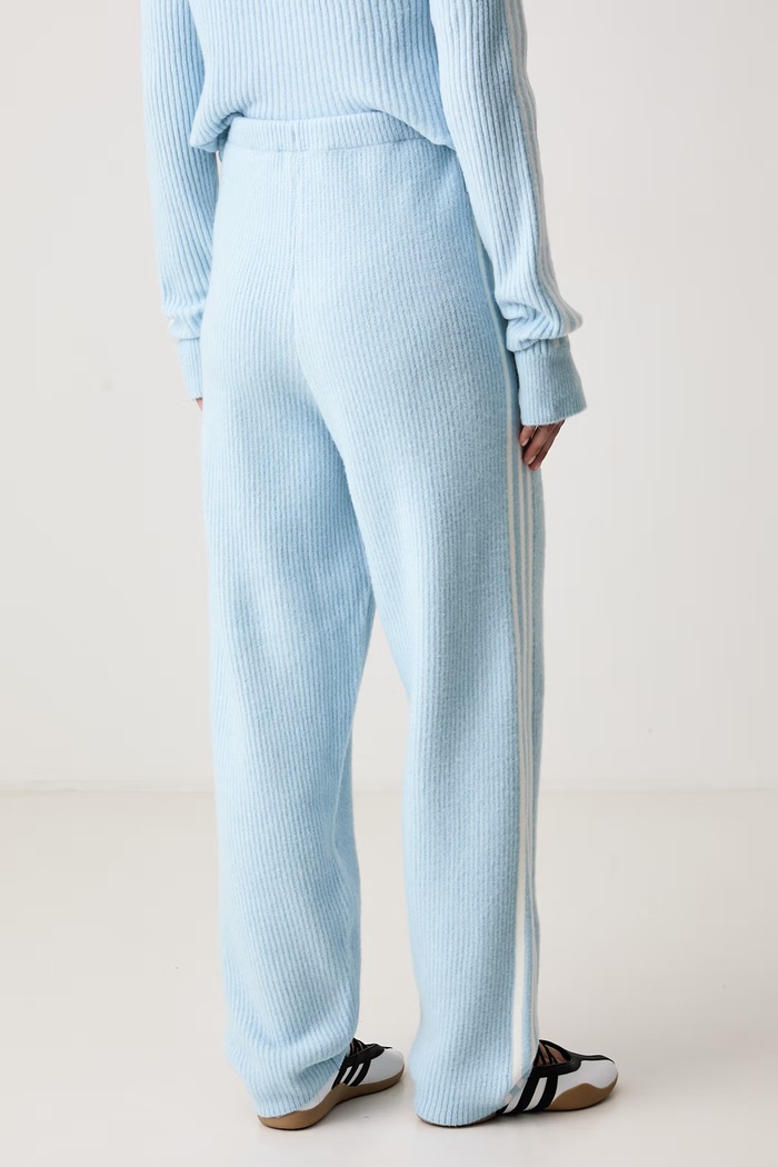 Îmbrăcăminte adidas Originals Pantaloni de trening pentru femei cu amestec de lână Adiluna Season 2 x Jennie LD8917 albastru