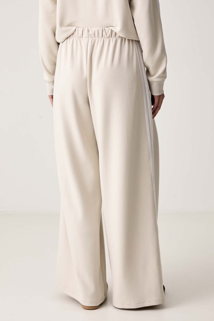 Odzież adidas Originals Spodnie wide leg damskie Adiluna Season 2 x Jennie LD4965 beżowy