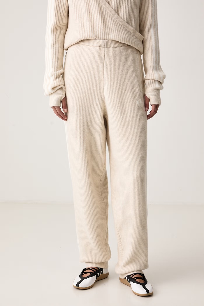adidas Originals Pantaloni de trening pentru femei cu amestec de lână Adiluna Season 2 x Jennie bej LD4963
