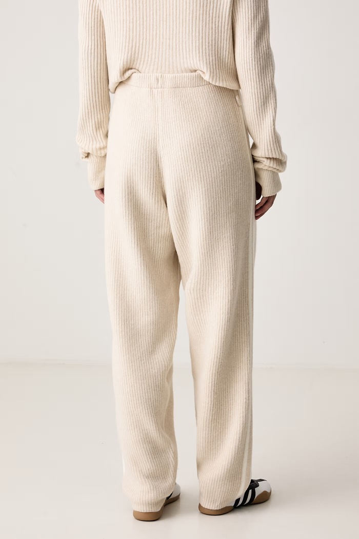Îmbrăcăminte adidas Originals Pantaloni de trening pentru femei cu amestec de lână Adiluna Season 2 x Jennie LD4963 bej