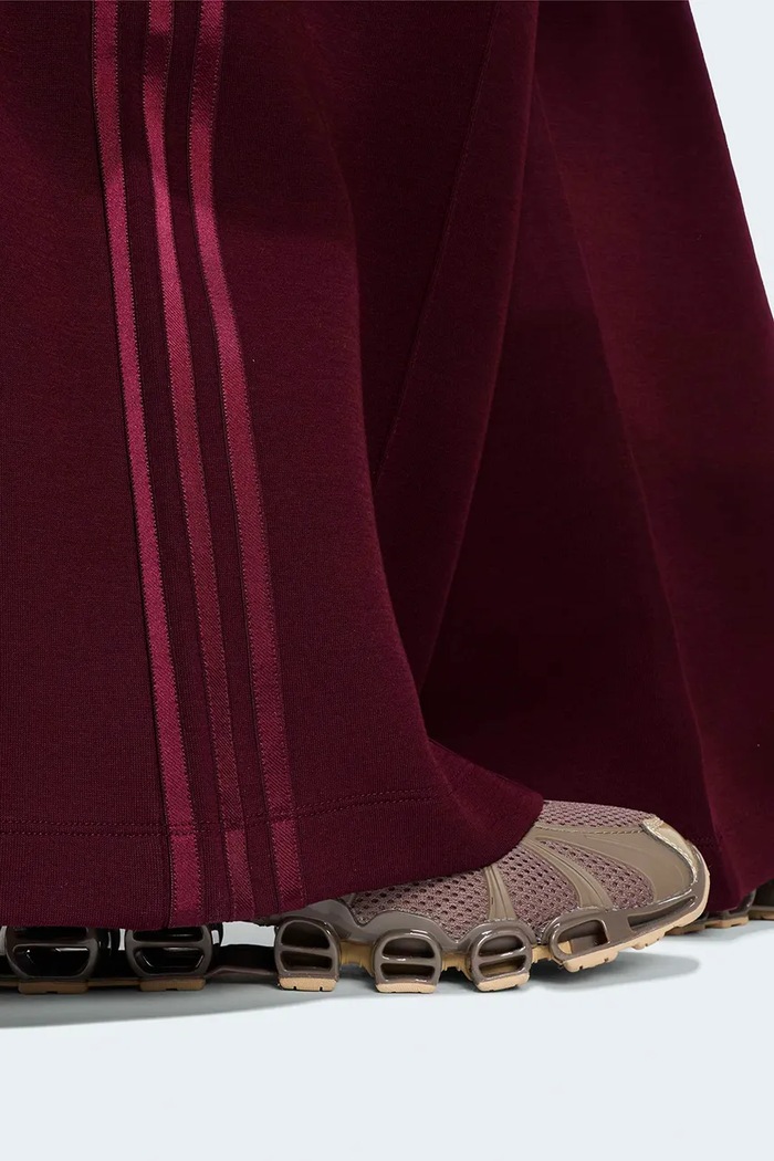 Spodnie dresowe damskie z bawełną Spacer adidas Originals bordowy KY0850
