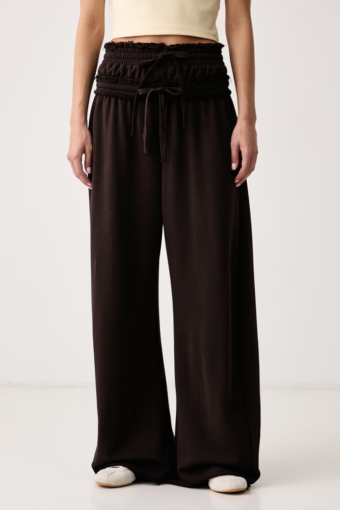 adidas Originals Spodnie dresowe damskie bawełniane SST Double brązowy KT1934