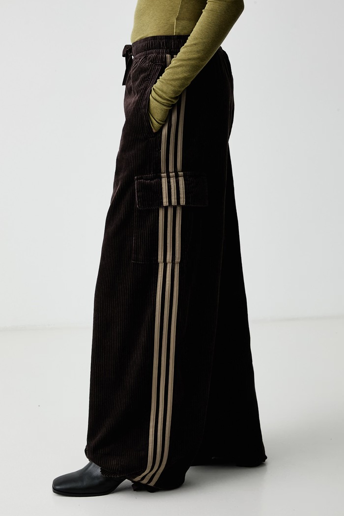 Pantaloni de trening pentru femei din bumbac Corduroy adidas Originals KT0064 maro
