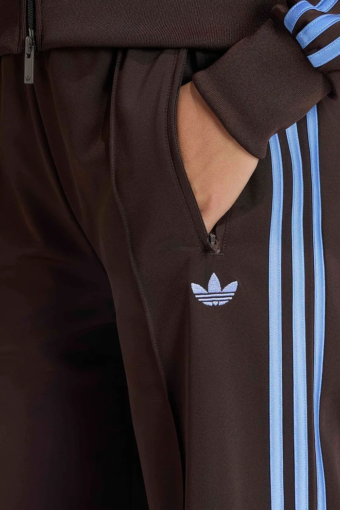 Spodnie dresowe damskie Firebird adidas Originals brązowy KS4665