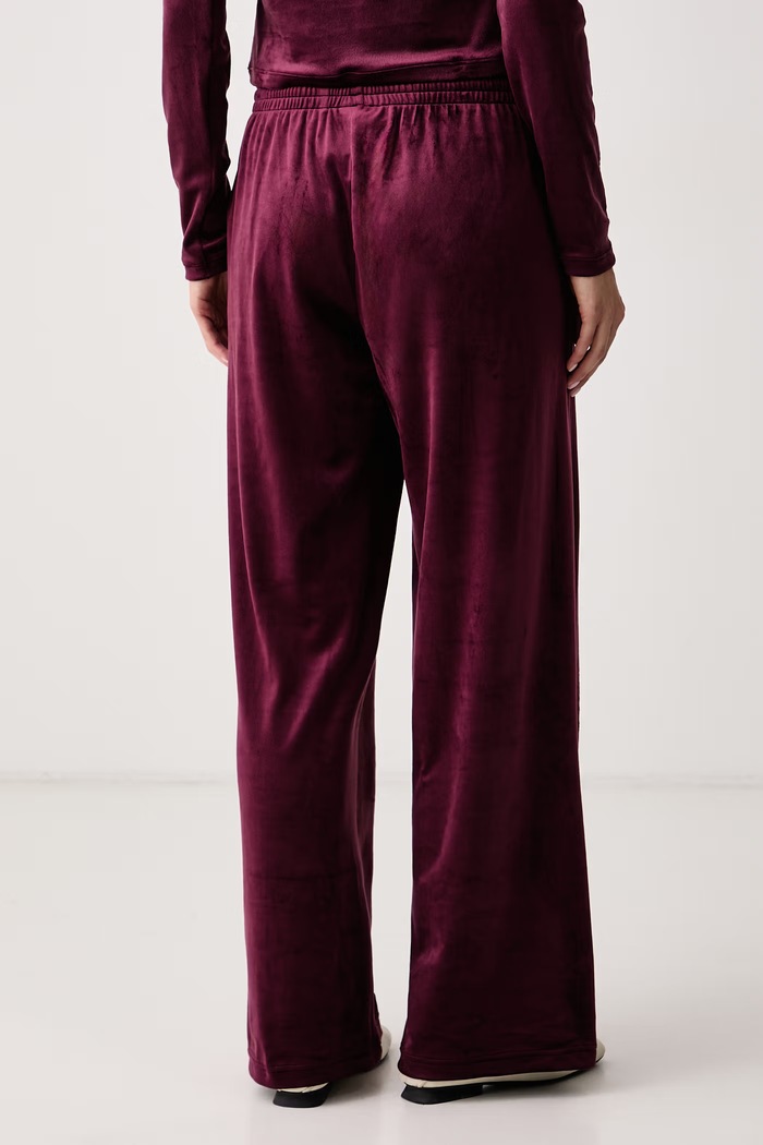 Odzież adidas Originals Spodnie dresowe damskie welurowe Essentials Velour KR9178 bordowy