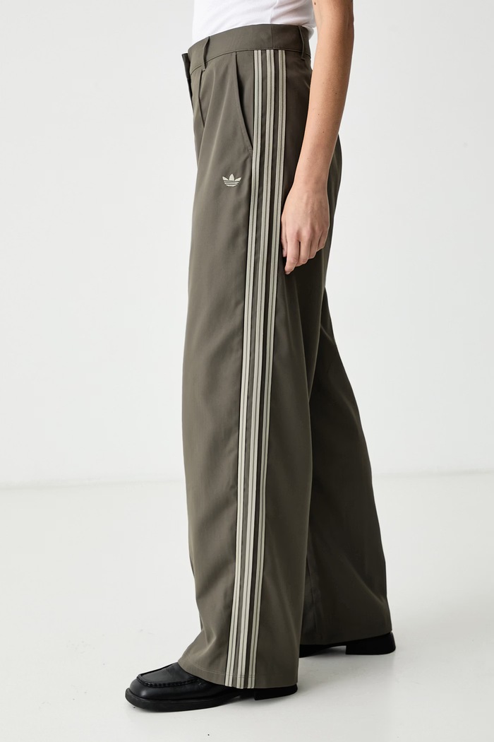 Spodnie dresowe damskie Firebird adidas Originals KR7076 zielony