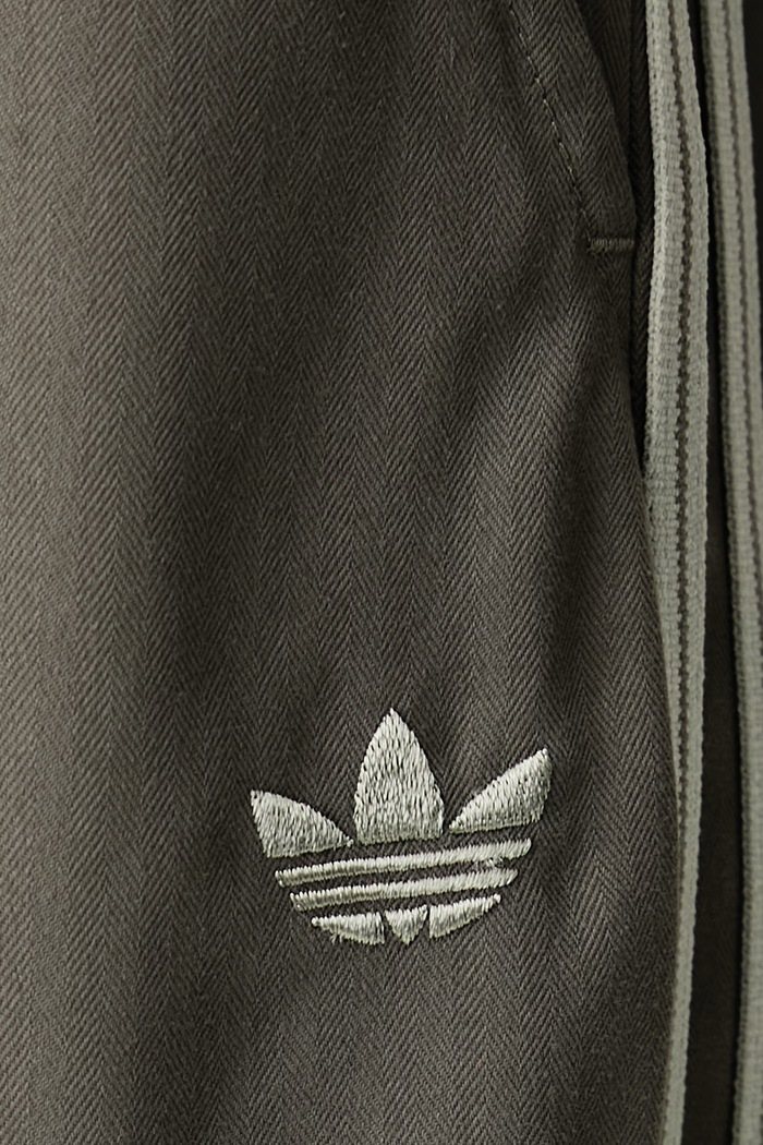 Teplákové nohavice dámske Firebird adidas Originals zelená KR7076