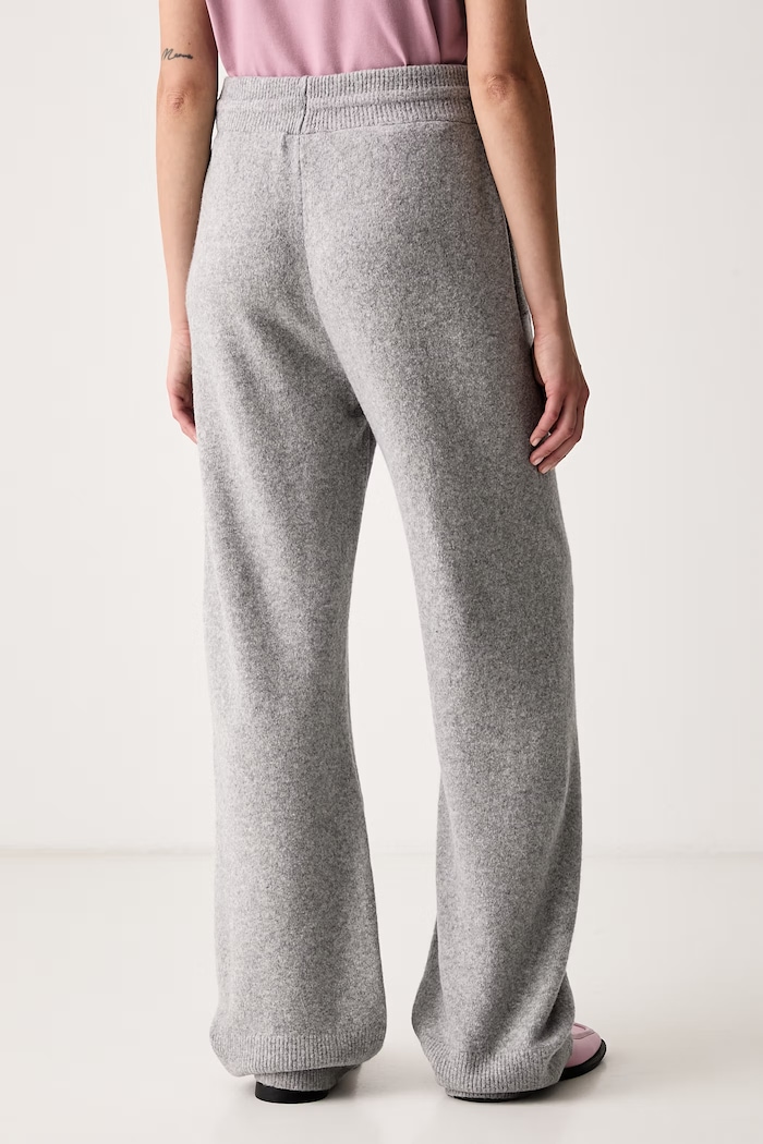 Îmbrăcăminte adidas Originals Pantaloni de trening pentru femei Essentials Knit IA4439 gri