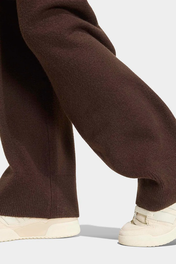 Teplákové nohavice dámske Essentials Knit adidas Originals hnedá IA4437