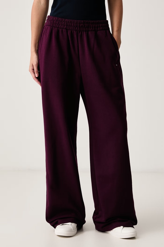 Tommy Jeans Spodnie dresowe damskie z bawełną bordowy DW0DW23551