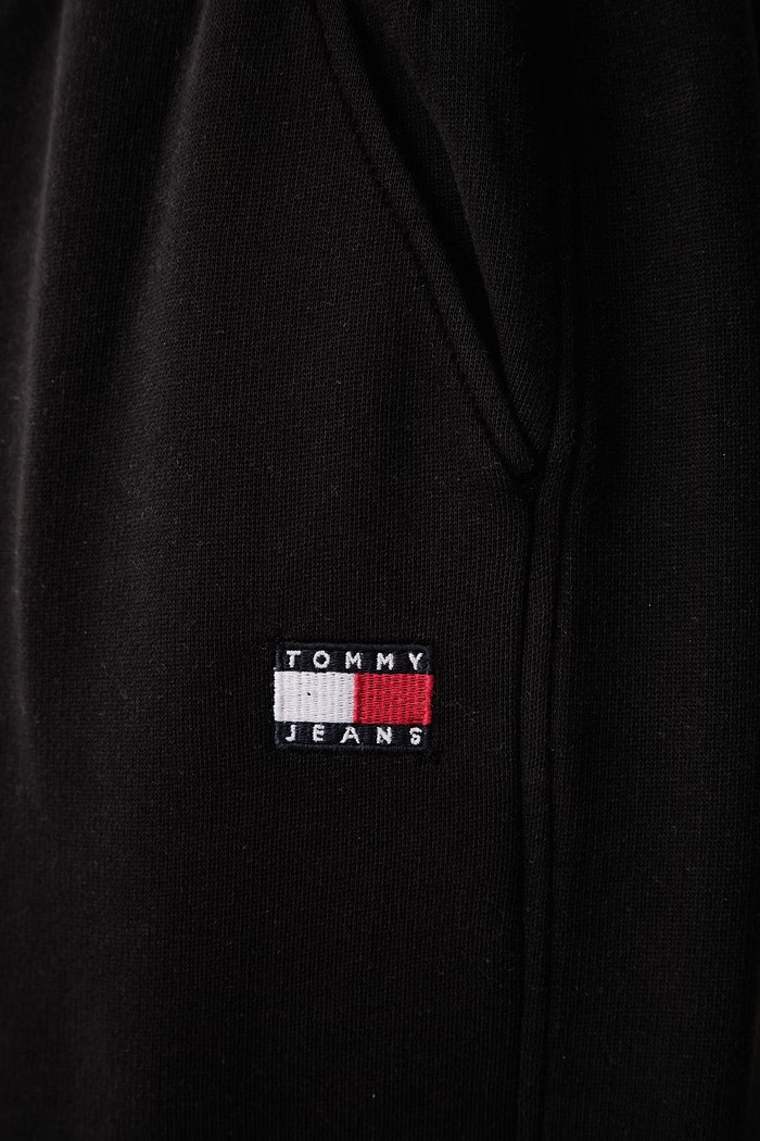 Спортен панталон дамски с памук Tommy Jeans DW0DW23536 черен