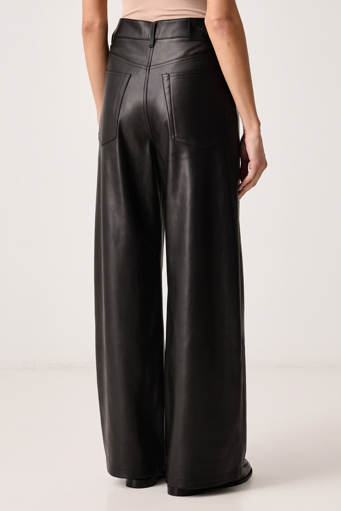 Ρούχα Calvin Klein Jeans Παντελόνι wide leg γυναικείο από συνθετικό δέρμα LV047H629G μαύρο