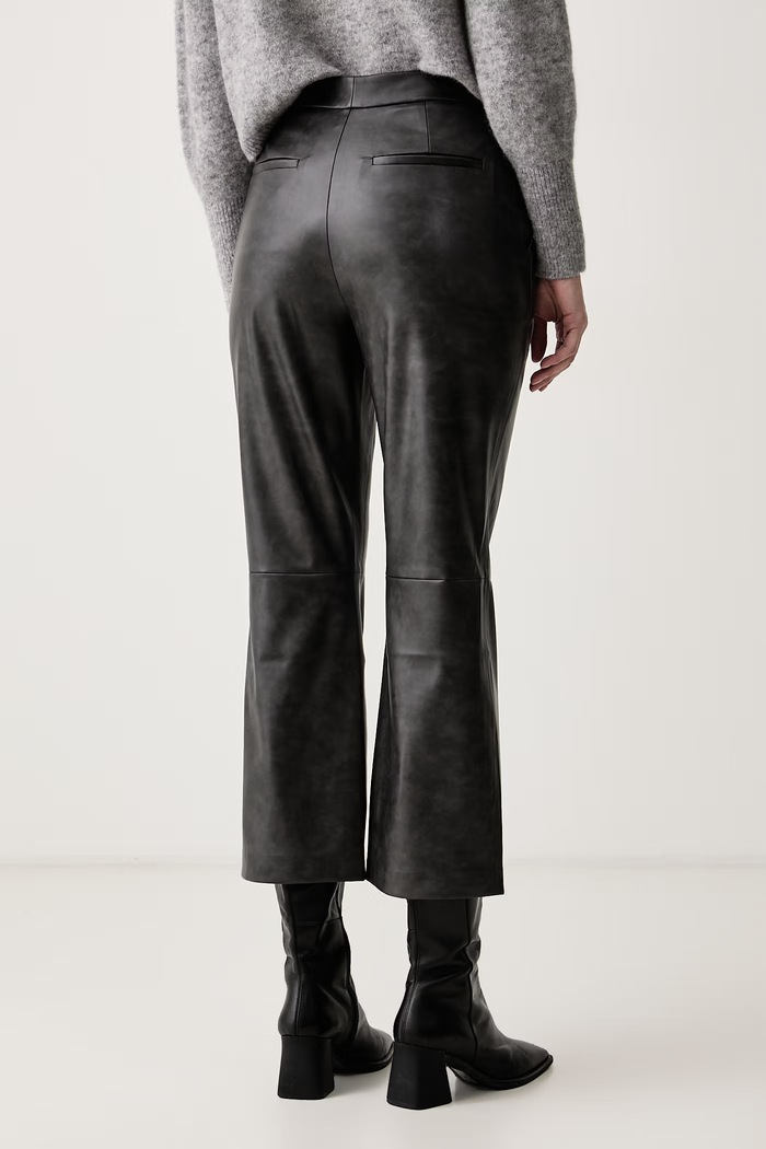 Ρούχα Calvin Klein Παντελόνι Γυναικείο LV044H621G μαύρο