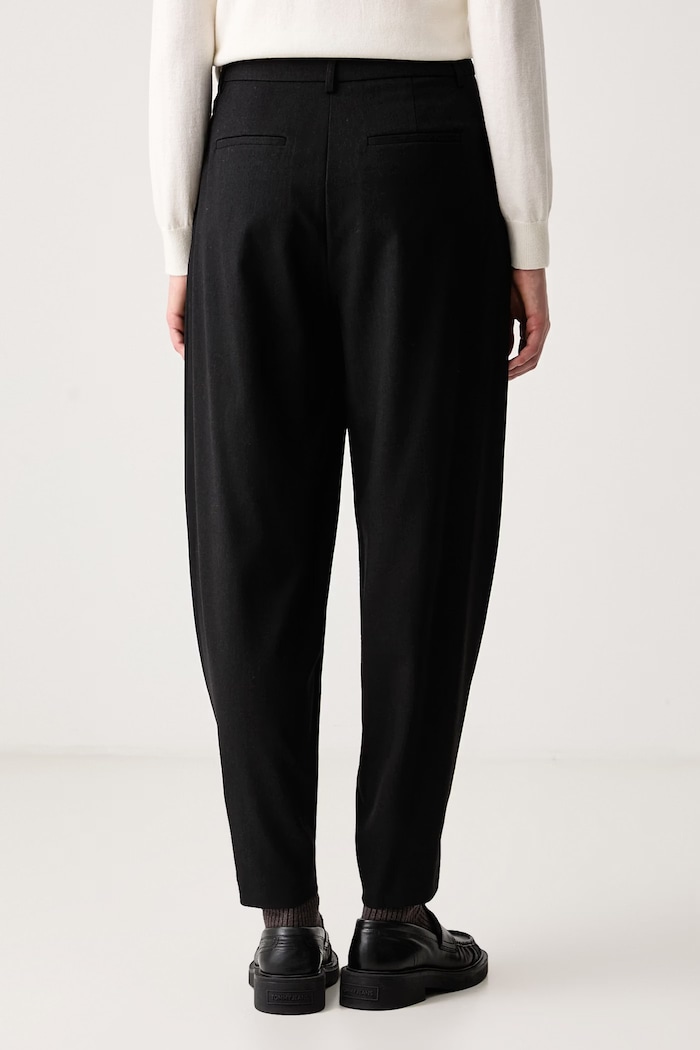 Odzież Sisley Spodnie damskie z dodatkiem wełny 44LALF09R czarny
