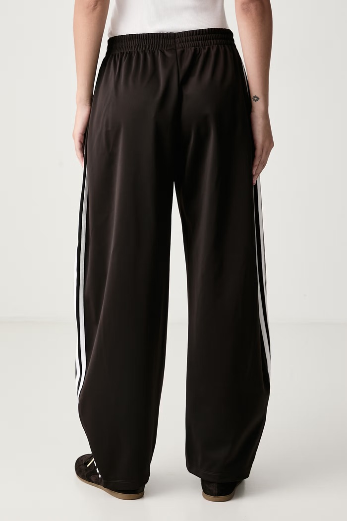 Одяг adidas Originals Спортивні штани жіночі Firebird Barrel LF1058 коричневий