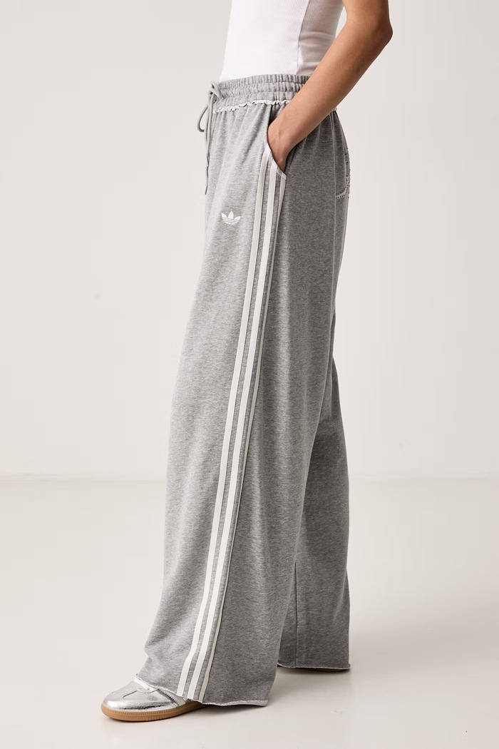 Pantaloni de trening pentru femei din bumbac adidas Originals LE8322 gri
