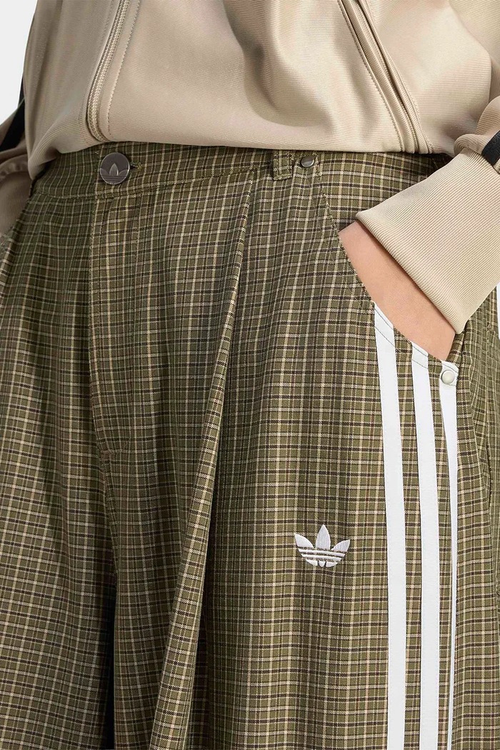 Штани жіночі Checks adidas Originals LE8308 зелений