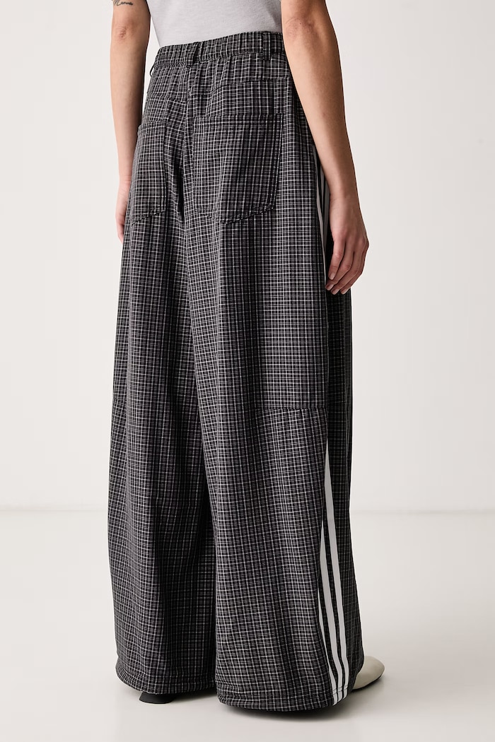 Ρούχα adidas Originals Παντελόνι γυναικείο Checks LD5340 γκρί