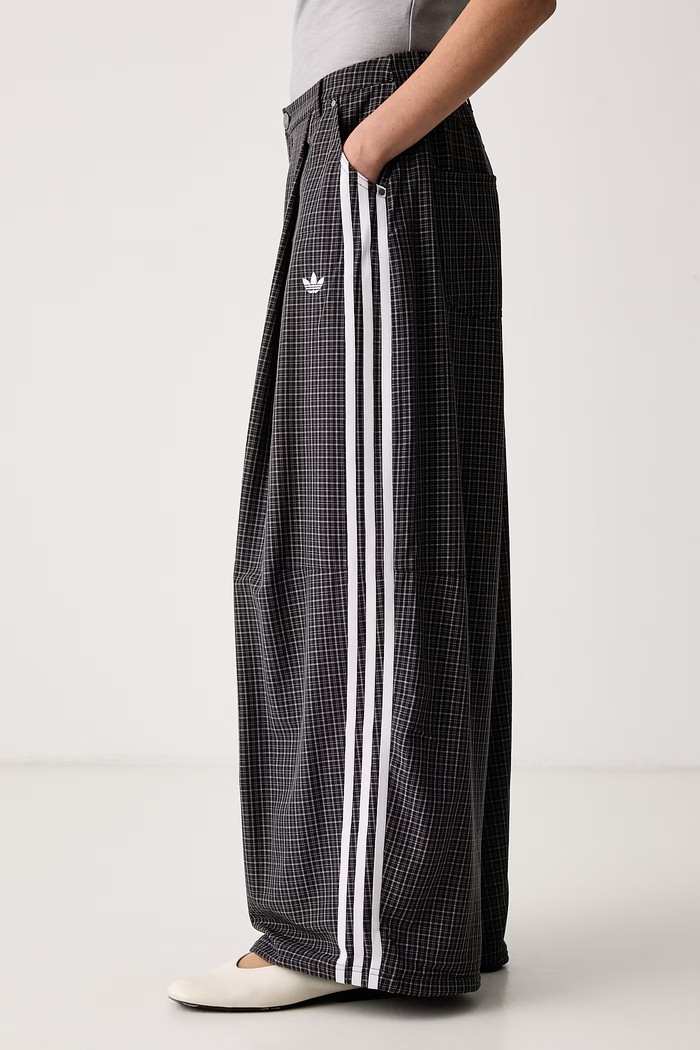 Штани жіночі Checks adidas Originals LD5340 чорний